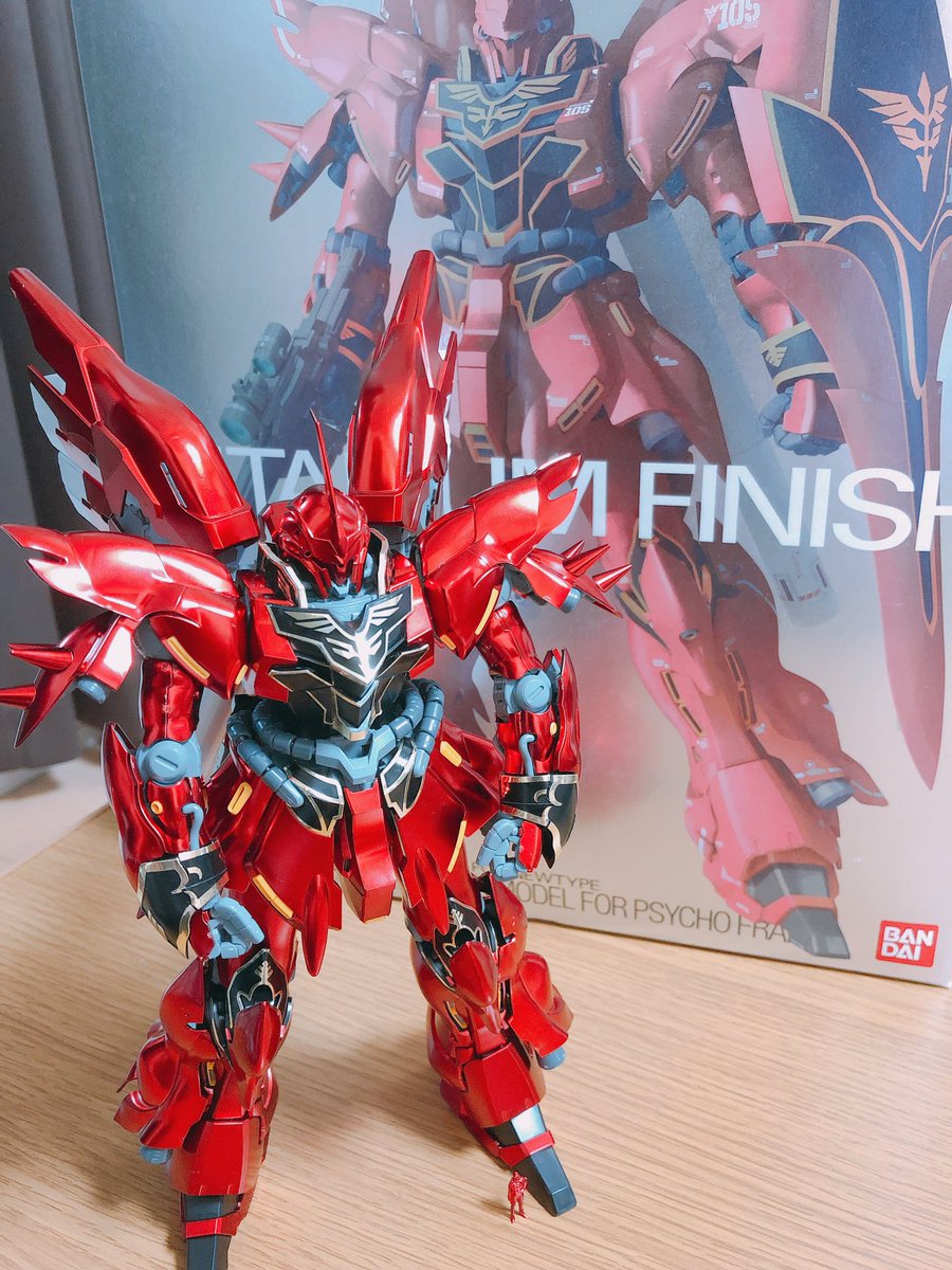 ゆったん店長 Mg Msn 06sシナンジュ やっと完成したよー 約3日かかりました キラキラでめっちゃかっこよい D チタニウムフィニッシュにしてよかったー 武器と盾は明日作ります 初めてのガンプラ ガンプラ初心者 ガンプラの画像貼るとrtされる