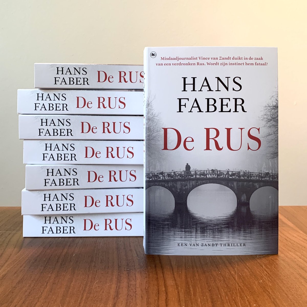 hfbr's tweet photo. Vandaag, vers van de pers, een stapel boeken binnengekregen. De Rus, volgende week in de boekhandel! https://t.co/U71QsN56L8