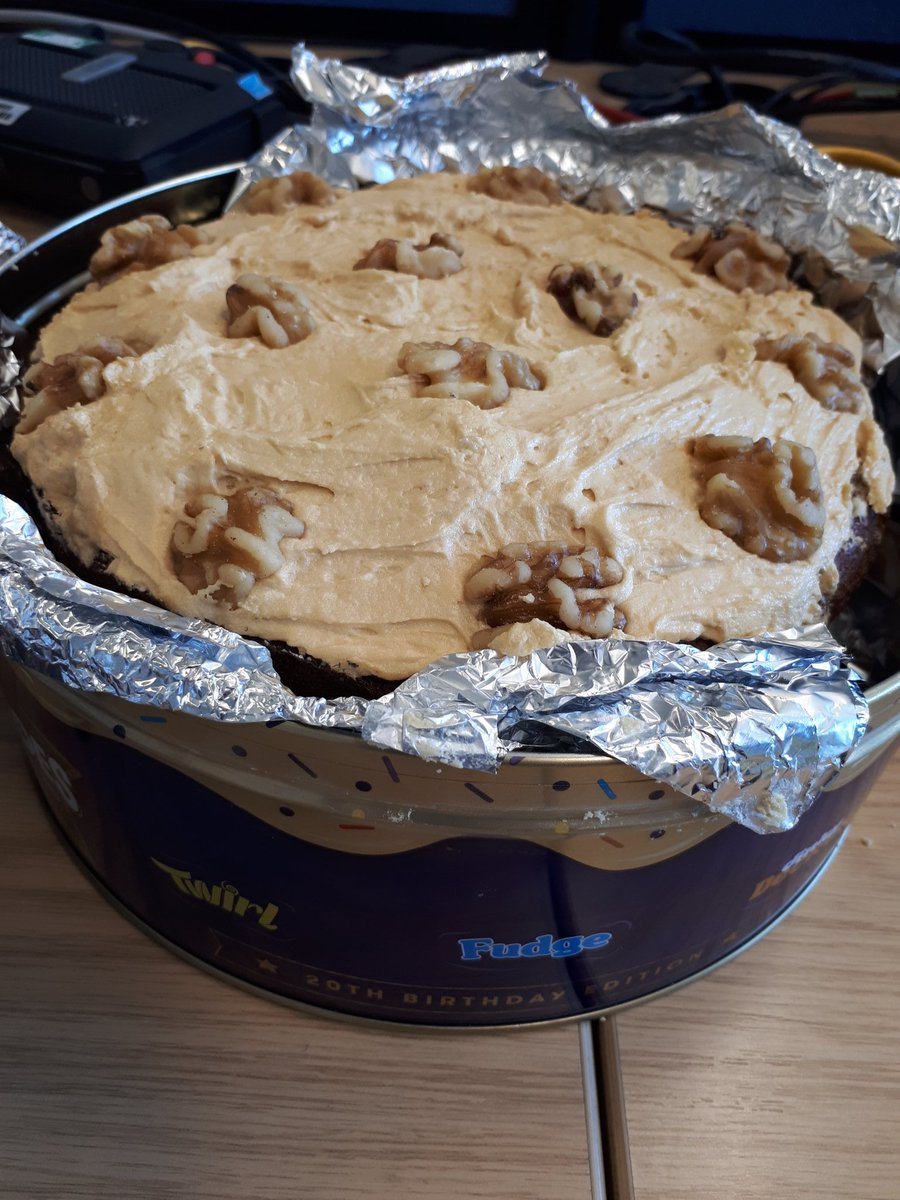 LeominsterCops's tweet photo. So this arrived at the station for all of us today ๐. A huge big thank to the baker for the lovely gesture and lovely cake #gratefullyreceived #madeourday https://t.co/5EPaYvyLl4