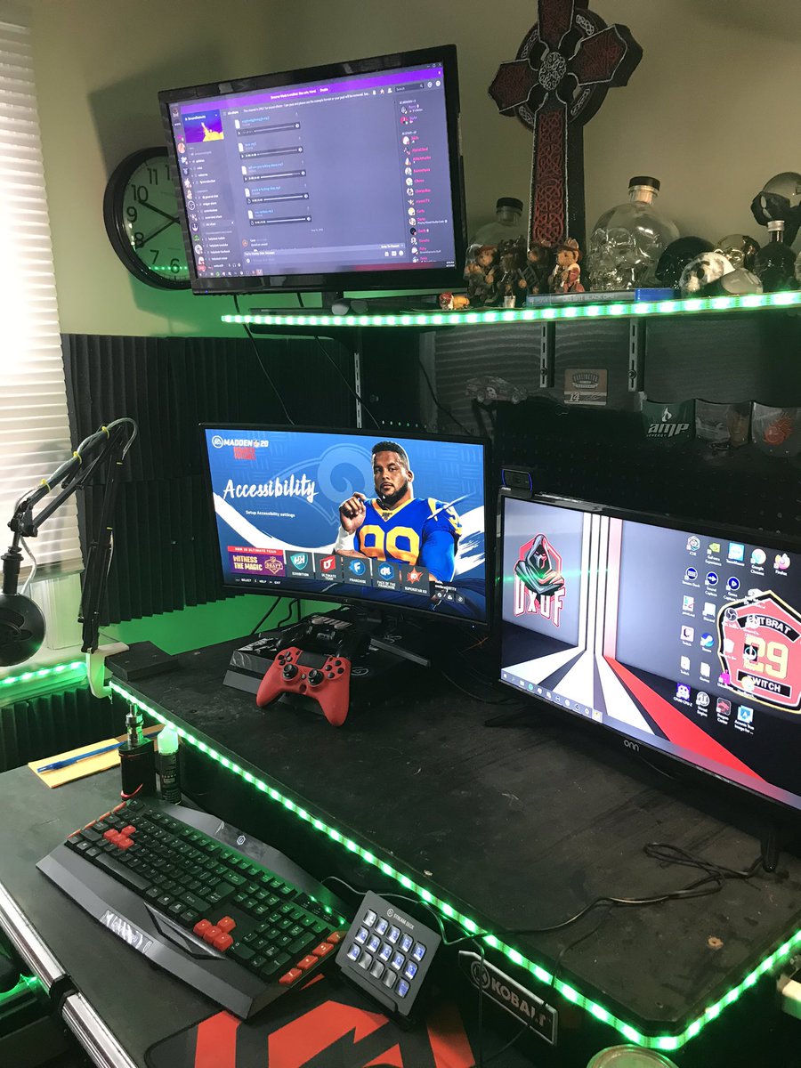 Emtbrat29 Started Streaming Almost 2 Years Ago From My Ps4 Today I Finally Got One Of The Last Few Pieces For My Setup The 24 Curved Monitor Has Madden On