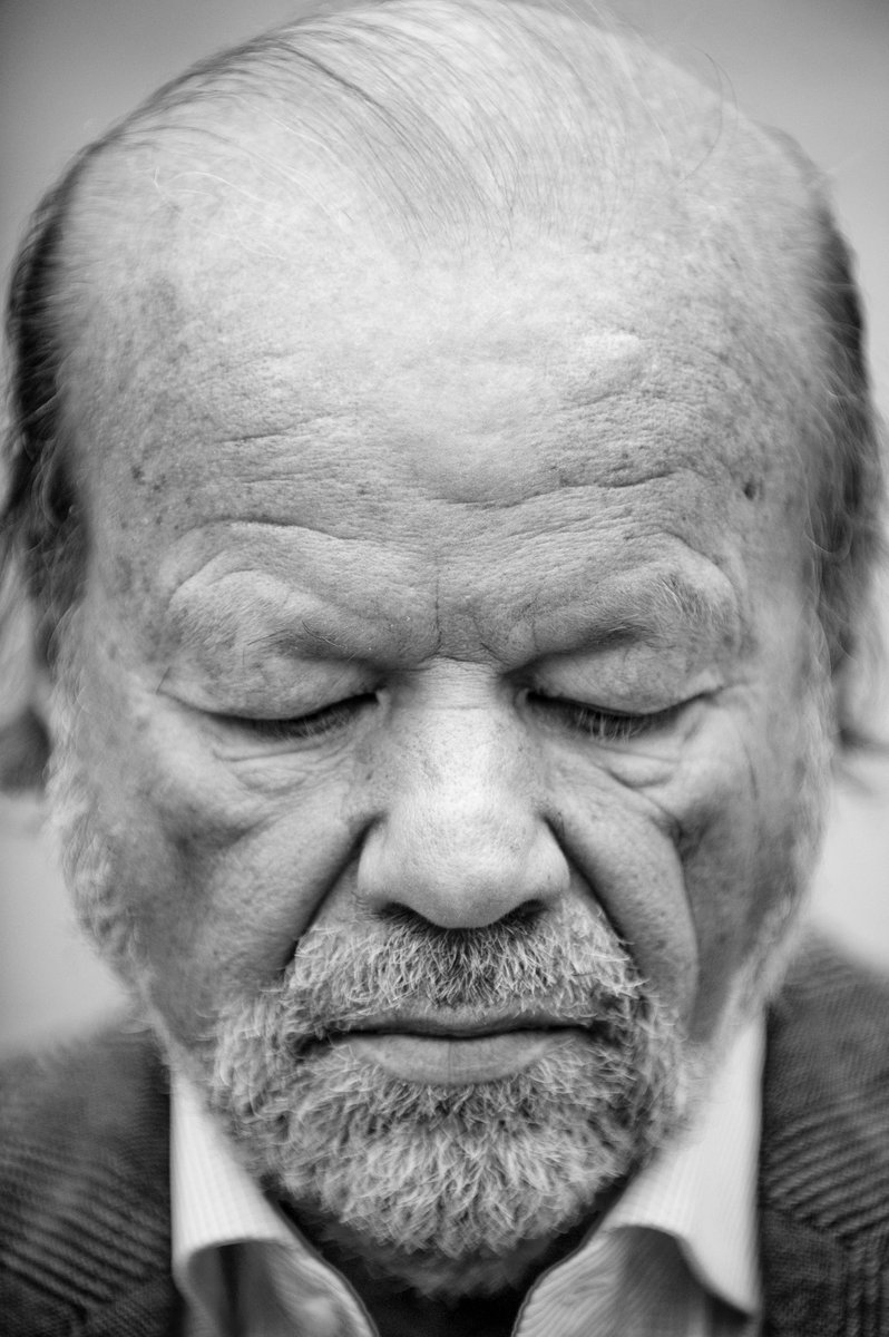 #VanSteenbruggeMediation brengt wekelijks een column van #HugoCamps over de actualiteit in de sportwereld. Camps slaat &amp; zalft met een pen die zijn gelijke niet kent. Vaak heftig, zoals het volle leven is. Lees de eerste column👉 vansteenbrugge-advocaten.be/solden/ Beeld © Michiel Hendryckx