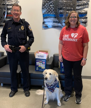 Lincoln_Police's tweet photo. Happy Birthday Priscilla 🎂🥳🥳 She paid us a visit today and dropped off treats for the officers. Priscilla also brought along Carissa, Crystal and Rachel. Thank you Trinity Lutheran Church. #LPD #LPDSE via @LPD_Southeast https://t.co/Fjy9WwBU9x
