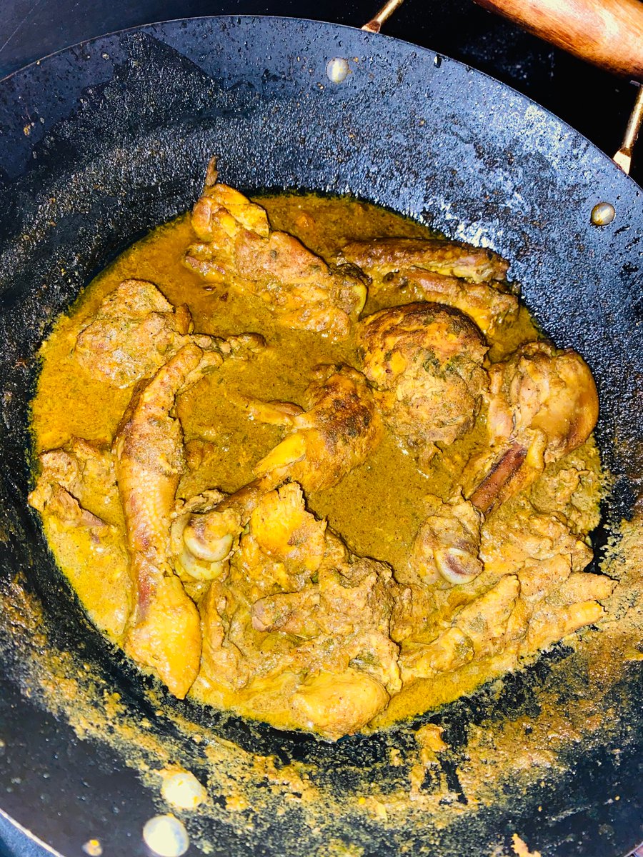 lovkrissy's tweet photo. My hand 🖐🏼 #roti #bussupshot #curry #amchar https://t.co/uh4a2Hq5kN