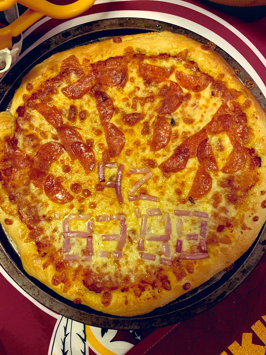 C_Thomas147's tweet photo. Hail to the @Redskins! Champs of ‘83, ‘88, ‘92, and many more to come! #HTTR #PaisanosMadeByMe @pizzapaisanos https://t.co/geI3TWgCOl