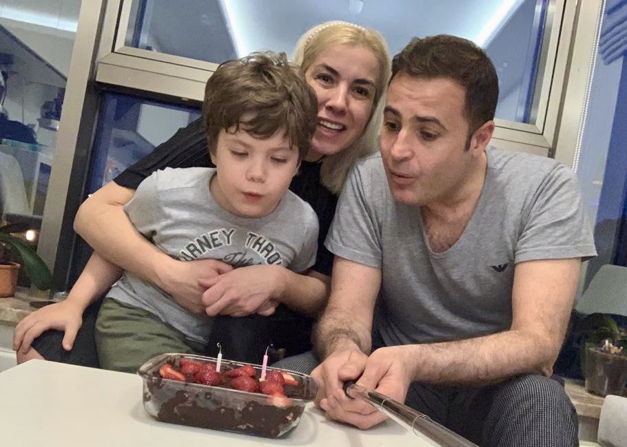 ahmetakin's tweet photo. Bugün evlilik yıldönümümüz 😍 Bu mutlu günümüzü sizlerle paylaşmak istedik, herkese sevdikleriyle birlikte sağlıklı, mutlu günler diliyoruz. https://t.co/Ohf2MdkYmO