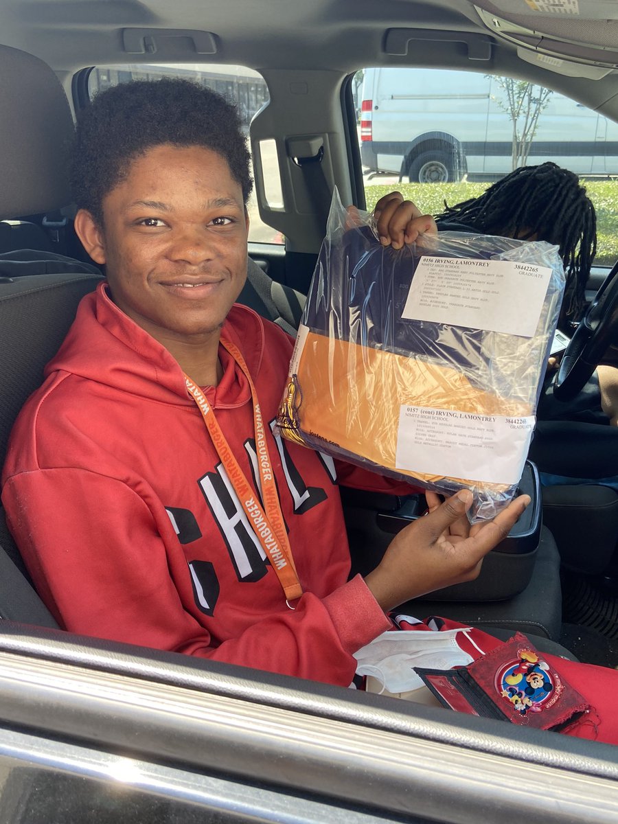 Cougars are showing up strong today to pick up their cap and gown! <a href="/NimitzHS_AISD/">Nimitz High School</a> <a href="/AldineISD/">Aldine ISD</a> #Classof2020 #4QTRSTRONG
