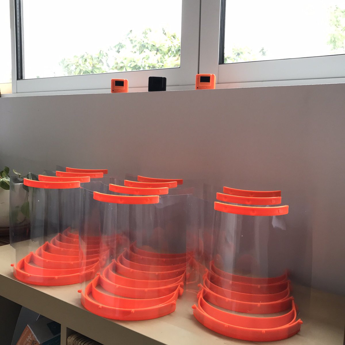 Givaircom's tweet photo. Nous avons déjà livré 50 visières et nous continuons à produire. #ensemblecontrecorona #coronavirus #COVIDー19 #COVID19 #RestezChezVous #StayHome #SolidariteCOVID19 https://t.co/coK12QS0cl https://t.co/c3XZmzyENV