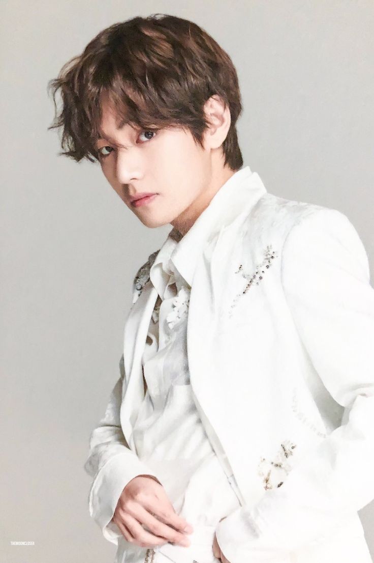 Taehyung looking ethereal in white outfits: an important thread