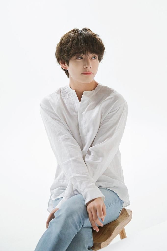 Taehyung looking ethereal in white outfits: an important thread
