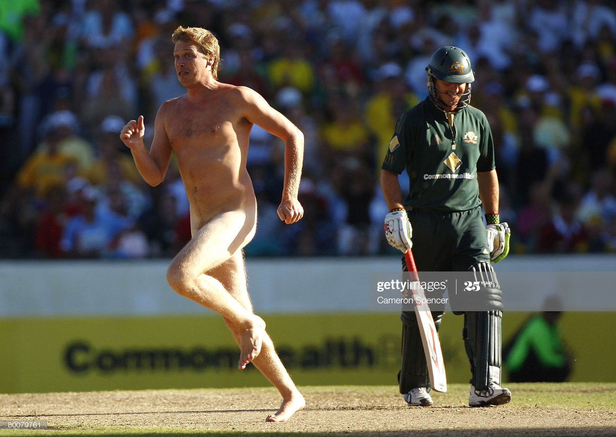 One of the seven photos of Brad Hogg without his tongue out. Streaker doing the "England tailenders on the Mitch Johnson Ashes tour" face