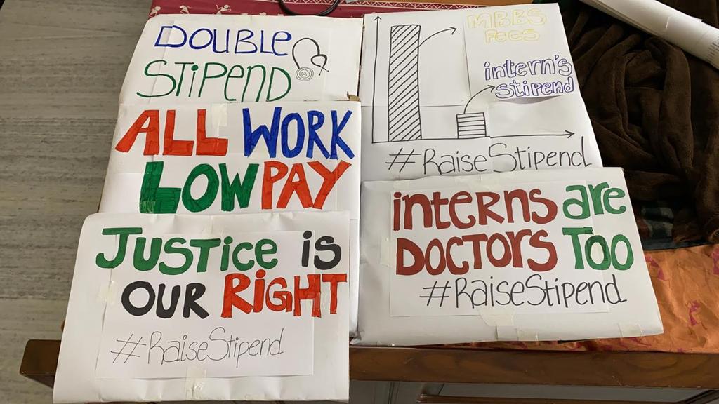 kundal__02's tweet photo. #JusticeforMBBSinterns #fairwageforfairwork #covid19 #raisestipenedofinterns #internsofpunjab #frontliners #doctorsneedjustice
@capt_amarinder @MSBADAL @BhagwantMann @abpsanjha @News18Punjab @JagbaniTv @thetribunechd @bsmajithia @kbssidhu1961 @DrDrnavjotsidhu @sherryontop https://t.co/sGgZD07T0w