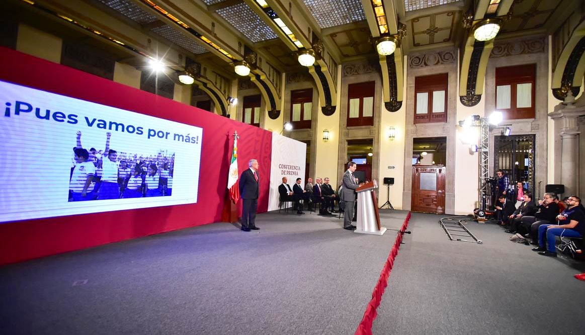 SEP_mx's tweet photo. 🗞#Boletín_SEP

Atendiendo puntualmente las instrucciones del Consejo de Salubridad General y del Presidente @lopezobrador_, el Secretario @emoctezumab anunció el #RegresoAClases presenciales para el próximo primero de junio.

🔗https://t.co/9ToXtbpApj https://t.co/th1CBLXoVc
