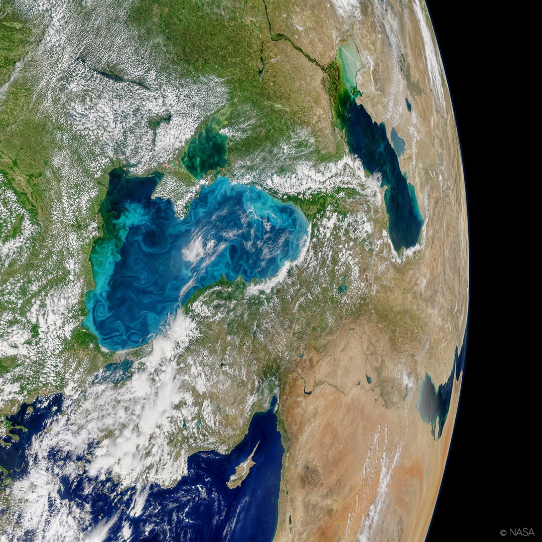 BBCEarth's tweet photo. Happy Earth Day! 🌎⁣⁣
What is your favourite thing about our planet?⁣⁣
Photo: © NASA⁣⁣ 
📺#EarthFromSpace⁣⁣ #Stayinandexplore⁣ https://t.co/hPdSZtV0Mm