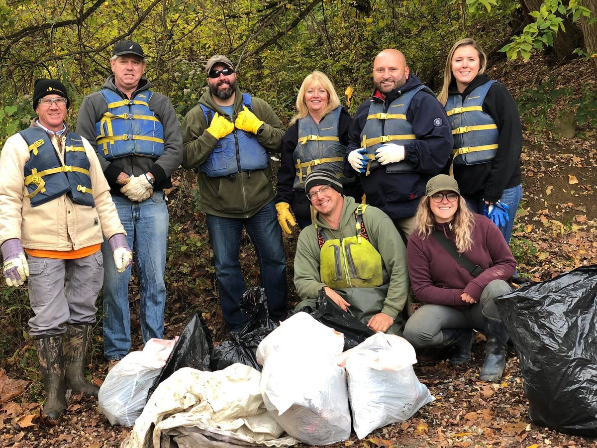 DuquesneLight's tweet photo. Our employees volunteer 3,500+ hours throughout the community every year. Even now, they continue to give back by sewing 250+ masks for essential workers, donating to the @PghFoodBank, and virtual mentoring with @RIFPittsburgh and @bgcwpa. #NationalVolunteerWeek #PowerItForward https://t.co/cvt7nmW3uj