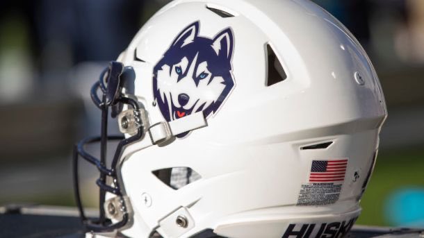 hayden_schw47's tweet photo. After a great talk with @CoachCEdsall, I am blessed to have received an offer from the University of Connecticut! @UConnFootball @CoachCEdsall @RandyEdsall @Bolles_Football https://t.co/rDYwhJddHE