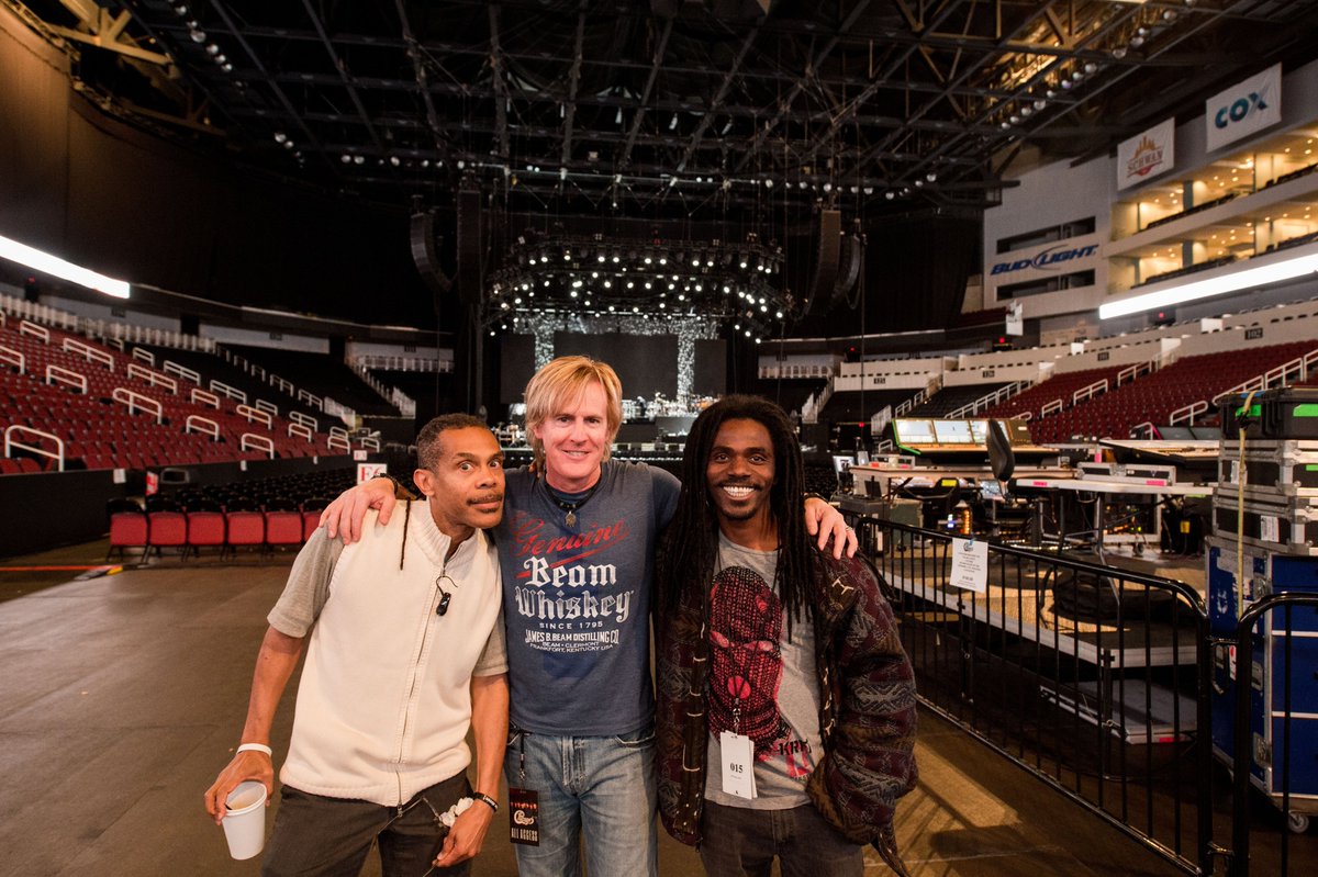 JeffCoffeyMusic's tweet photo. Thinking I might do these flashbacks semi-regularly. Hangin' before a show with a couple of the cool guys from @EarthWindFire Being on tour with that band was so much fun. #earthwindandfire #ChicagotheBand #JeffCoffeyMusic #WichitaKS #IntrustArena #preshowemptiness https://t.co/1sywZ7o1Co