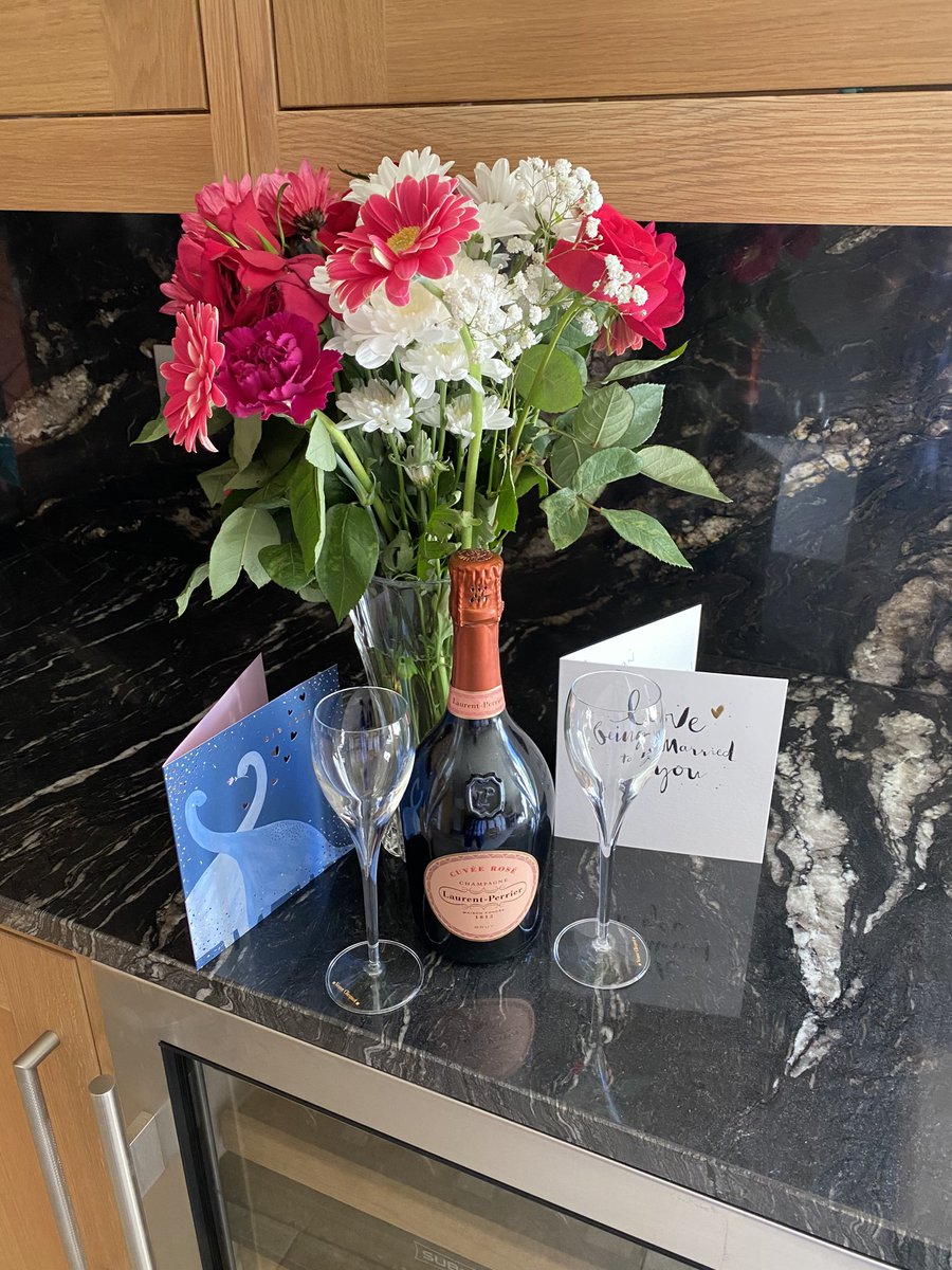 juliangoodall's tweet photo. Supermarket flowers and cards.  Proper champagne. Wedding Anniversary. Best wife ever. 👍 https://t.co/JOCPXU2A8Y