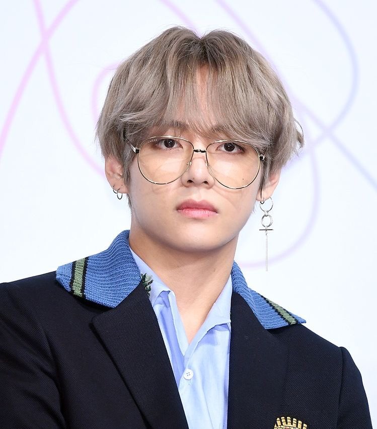 Taehyung with glasses; a needed thread