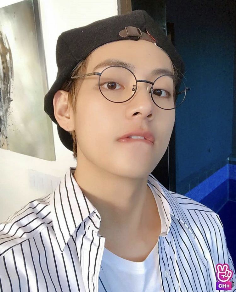 Taehyung with glasses; a needed thread