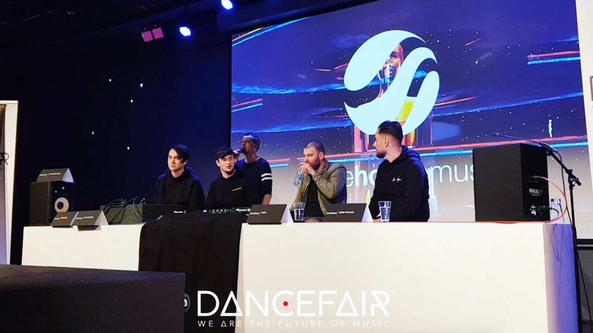 Dancefair's tweet photo. Back to the future #Dancefair 2019 🕙🔙 https://t.co/1GPitSRXJX