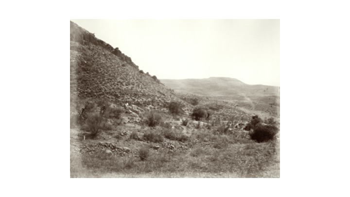 This photo by Henry Phillips, was taken in 1867 on the trip made by Charles Warren and his team for the  @PalExFund . It shows Mount Nebo in the distance, before any excavations had been conducted.