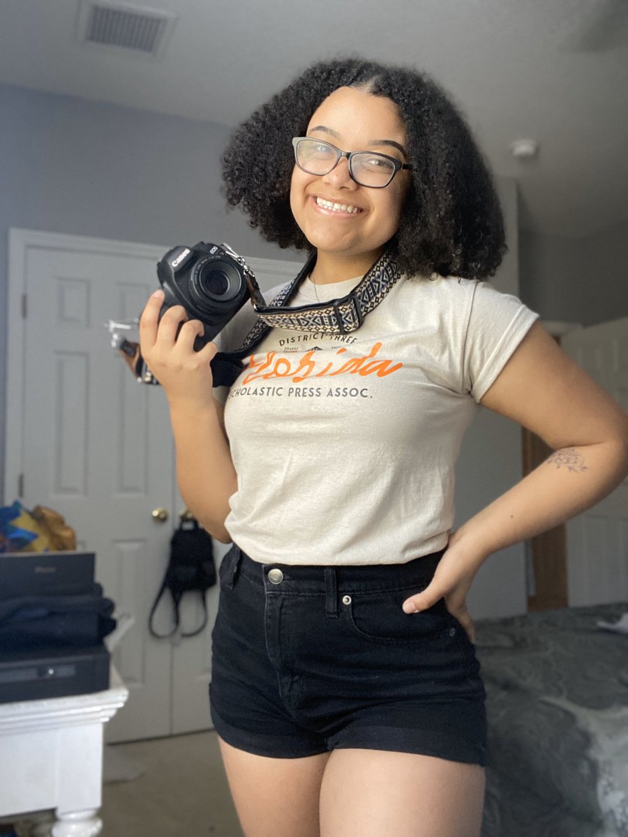 camii_lllle's tweet photo. day two of the virtual fspa convention 💻 representing district three with two of my top favorite shirt designs 💛💚 #rise2020 @FSPA @FSPADistrict3 @UHSpress #studentjournalist https://t.co/ARblNXNUP8