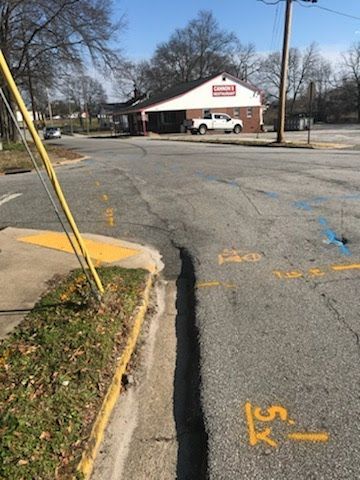 GreerCPW's tweet photo. Greer CPW has 5 underground utility line locators. Each color paint = a different utility and our crews can walk anywhere from 3-5 miles a day depending on the job.
📸 via Chris W
#LSAW #MoveOver #GiveThemDistance #Call811 #WatchForUs #SafetyMatters #LocatorSafety #MarksMatter https://t.co/iO40kfVpdq