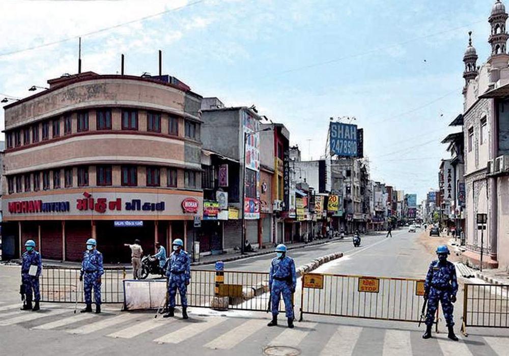 sandeshnews's tweet photo. સુરતઃ કરફ્યુગ્રસ્ત વિસ્તારમાં લટાર મારવા નીકળેલાં HIV વ્યક્તિએ CISFનાં જવાનને બચકું ભર્યું
જાણો સમગ્ર માહિતીઃ https://t.co/yuwiGBvdwM
#SuratCorona #SuratLockDown #SuratCISF #SuratNews #SuratPolice https://t.co/BfMYrRk9XN