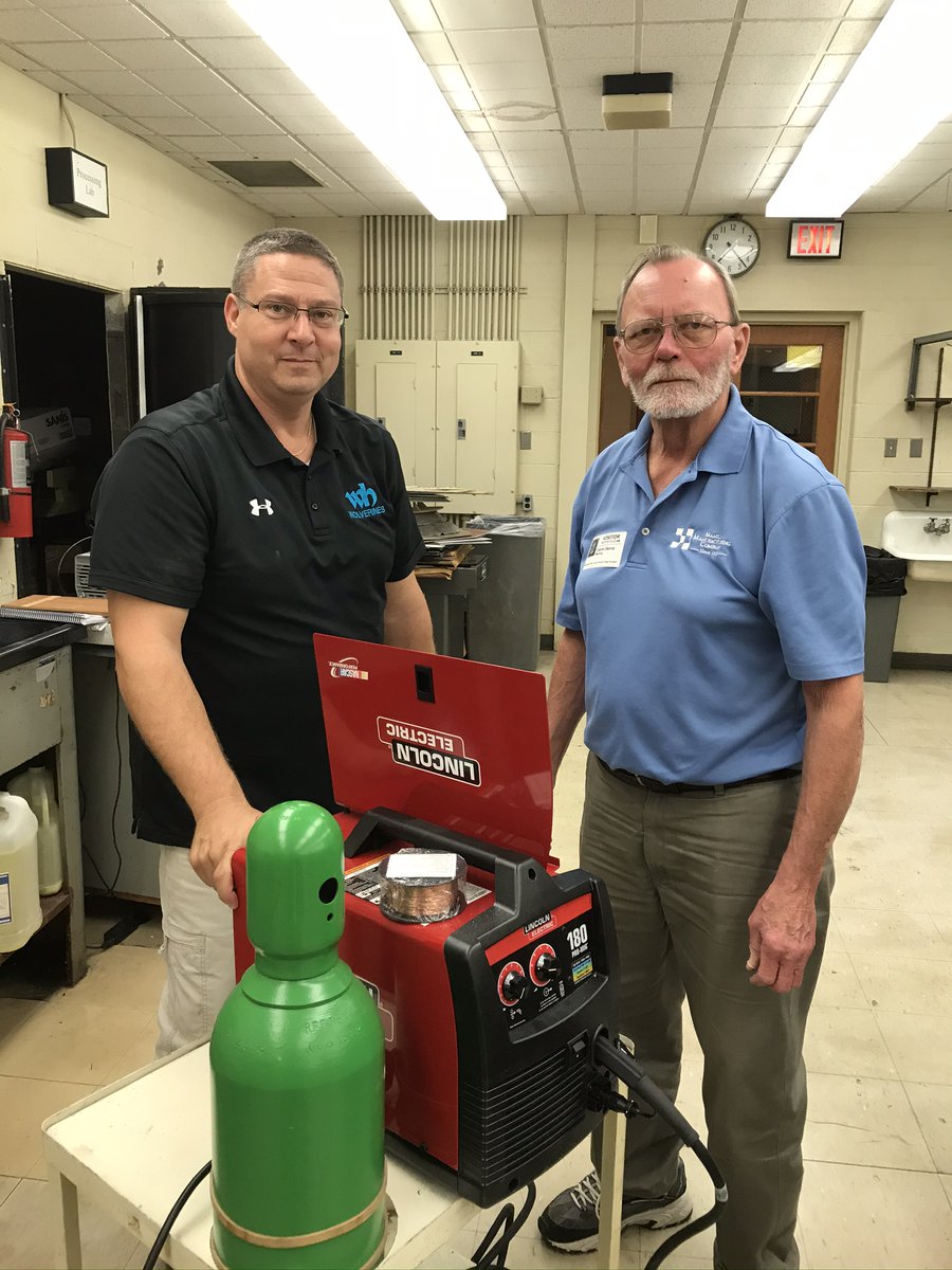 BotsIQSWPA's tweet image. Each year, Glenn Skena visits the schools to conduct the team interview and provide technical guidance to the teams, then acts as their tour guide when the team visits Hamill.  You may recognize Glenn -- he volunteers in the working pit every year too!
#developingourfuture