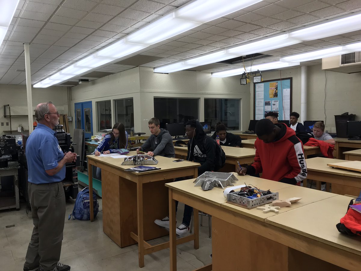 BotsIQSWPA's tweet image. Each year, Glenn Skena visits the schools to conduct the team interview and provide technical guidance to the teams, then acts as their tour guide when the team visits Hamill.  You may recognize Glenn -- he volunteers in the working pit every year too!
#developingourfuture