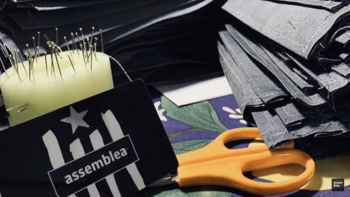 AssembleaValls's tweet photo. Ja estem distribuint les segones 1.000 mascaretes per comerços de Valls, perquè les reparteixin gratuïtament entre la ciutadania. https://t.co/7D3DOPDYSy #1miliódemascaretes #ObjectiuIndependència https://t.co/TmeQPMFEgE