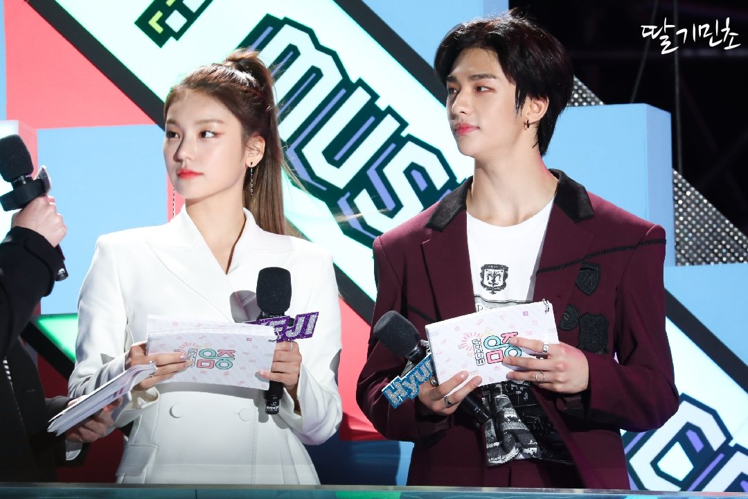 Aya Vasilisk Auf Twitter Hwang Hyunjin Stray Kids And Hwang Yeji Itzy As Brother And Sister A Thread