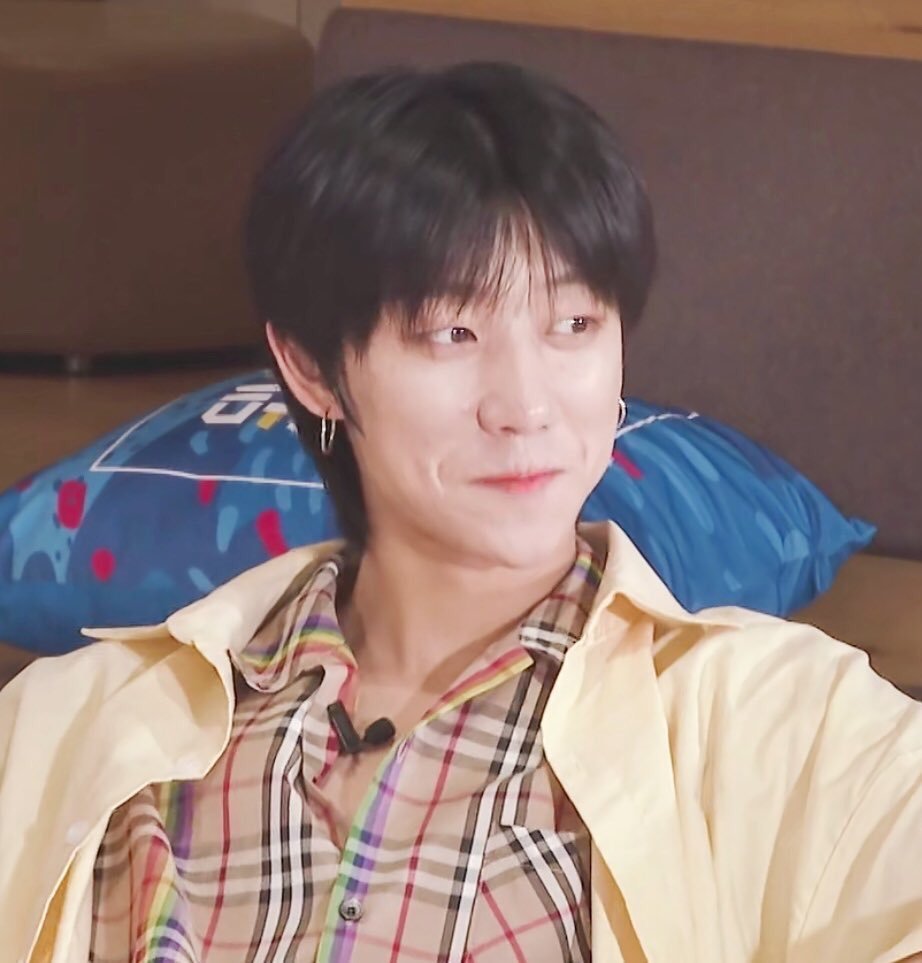 minghao wearing a shirt from burberry's pride line