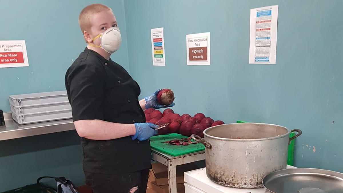 Today we did our very set of meal deliveries for the new TV Dinners project with The Old Abbey Taphouse! Here's our Membership Officer Lauren working in the kitchen, preparing kilos of beetroot donated by  @GaskellGarden for the next delivery 
