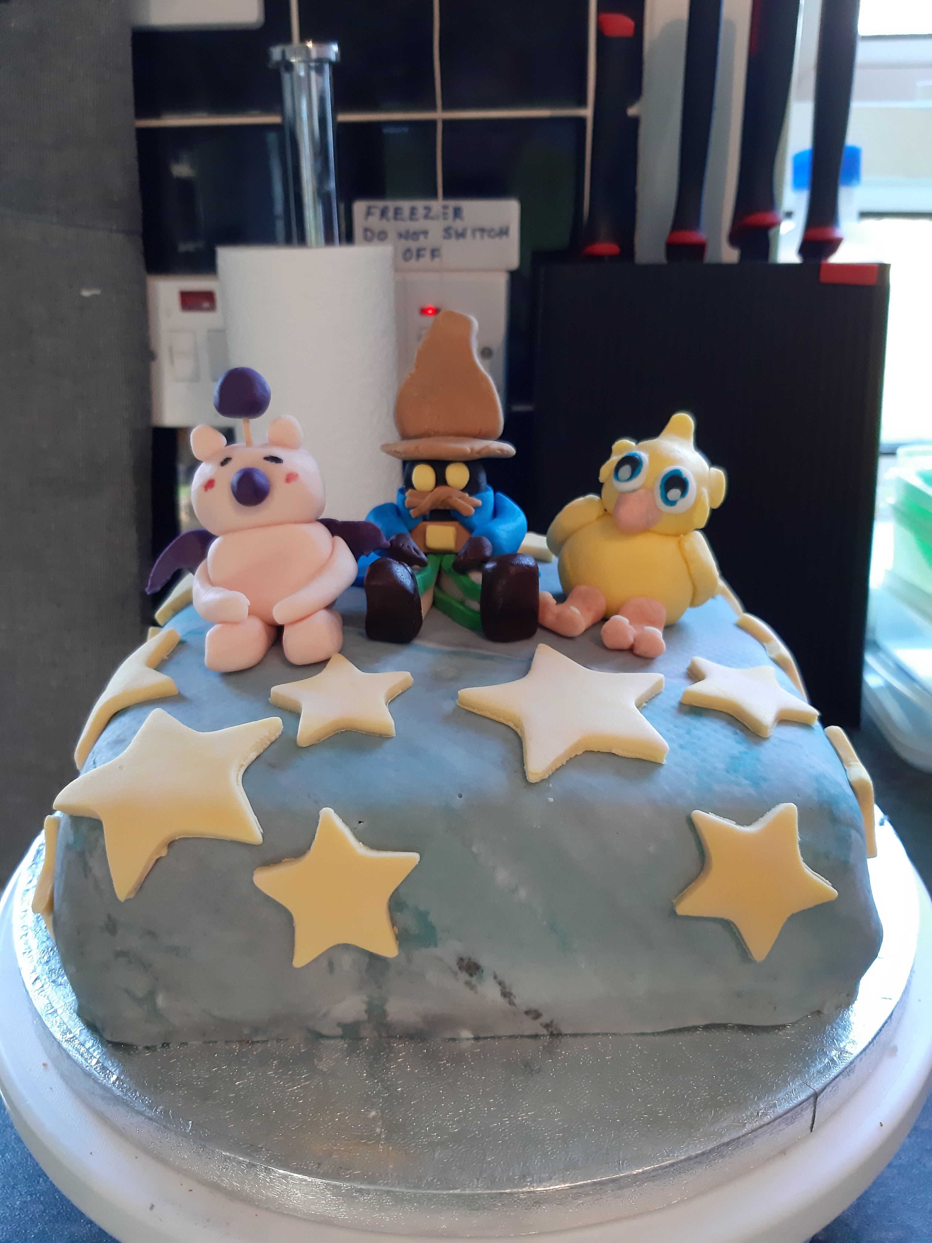 Akira & Aeijn Darr on Twitter: "Final fantasy cake, not 100% happy with vivi's hat, but not too bad for a first attempt #finalfantasy9 #ff9 #vivi #moogle #gamercake #gamer #cake #homebaking https://t.co/vmQ0W3QKdN" /