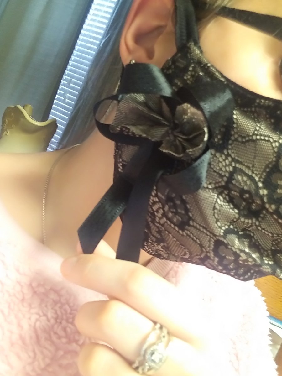 FegleyJennifer's tweet photo. I woke up like this forgive me.
#bramask #quarantinecrazy https://t.co/QVWTaUmVFj