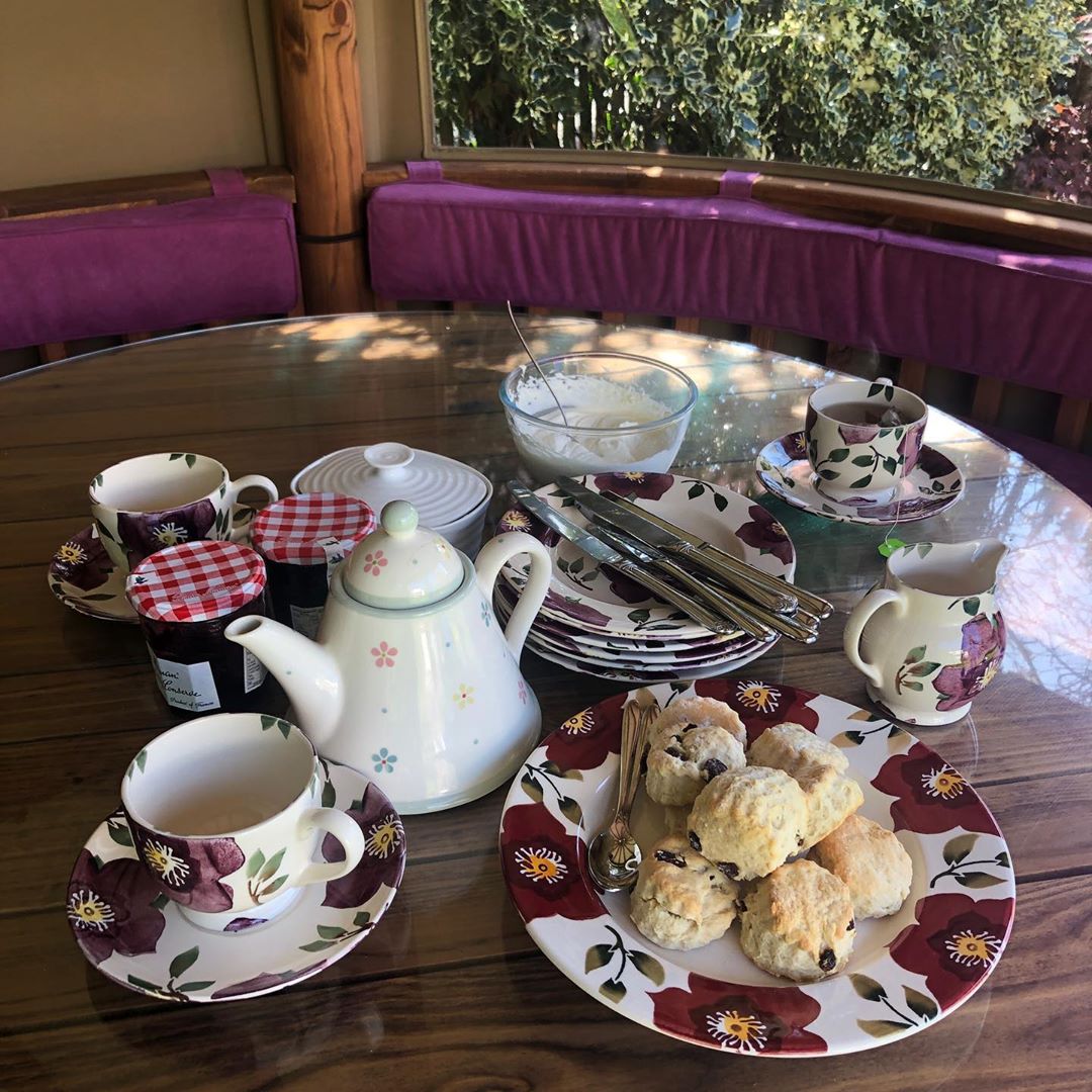 BreezeHouseUK's tweet photo. Today is #NationalTeaDay ☕ There's nothing better than settling down with a steaming brew - from #EnglishBreakfast to #EarlGrey there's a #cuppa for everyone 🤗 Upgrade your tea 'par-tea' à la @imogenclark &amp; go for all out #afternoontea this evening 🍰 #NationalVirtualTeaParty https://t.co/9RE22WbOms