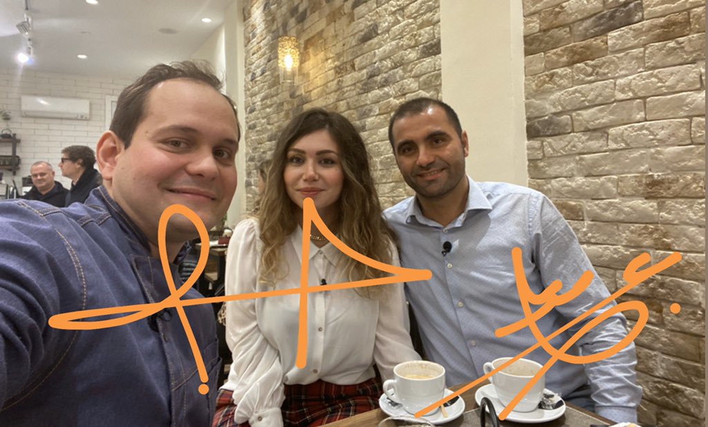 📸Cada programa en televisión os decimos adiós de esta manera, con la foto y firma de nuestros protagonistas.Y a ellos, a vosotros, os decimos GRACIAS.Gracias Nur y Ahmad de pastelerías SHAM por este dulce séptimo programa de
#tiempodegastronomia con <a href="/quiquerodrig/">Quique Rodríguez</a> #quedateencasa