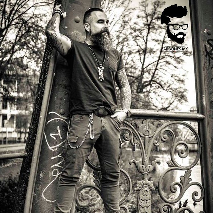 TodoBarbones's tweet photo. ¿Está bueno el look de hoy o qué?
.
.
.
.
.
#BarbonesMX #beardman #barbon #barba #vollbart #bart #Barbones #somosbarbones #Beardlove #beard #beards #beardlove #beardguy #outfitoftheday #outfitdehoy #LookBarbon #LookDelBarbonDelDia #martes #tuesday #dienstag https://t.co/evd8AQPsmx