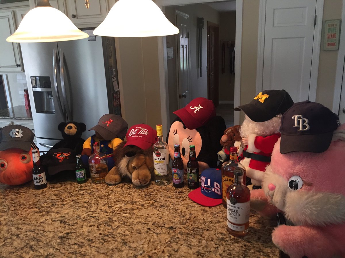 JimPrentice10's tweet image. Having a few new friends over for Happy hour. They said “The hell with social distancing. Let’s party!!”