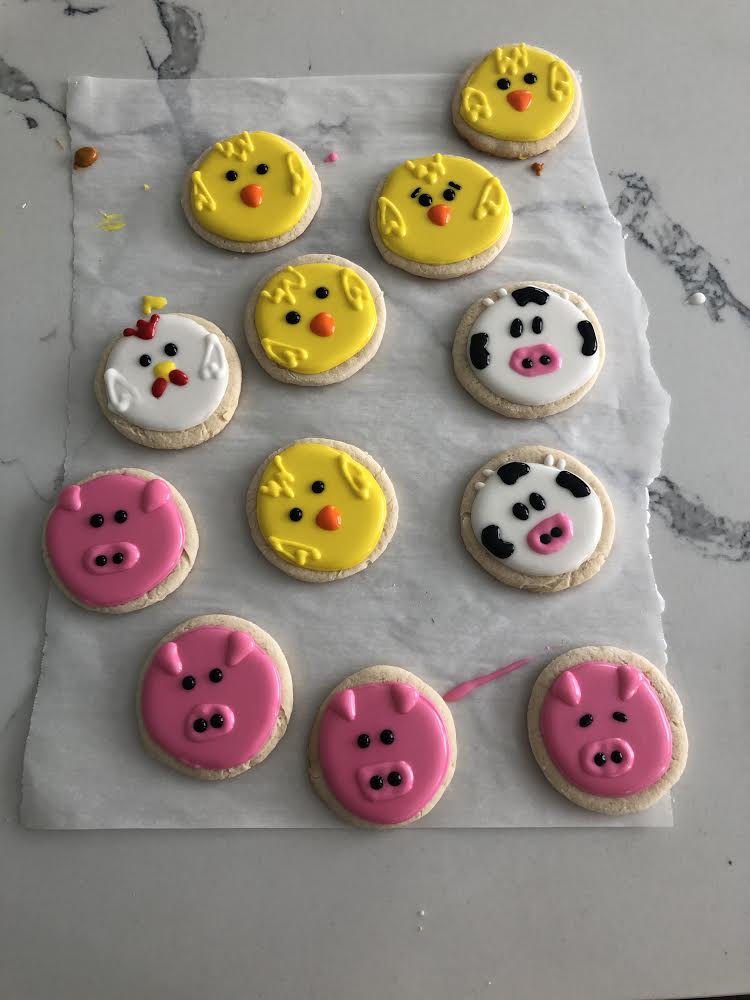 NorthCreekElem's tweet photo. Madison supported a local business, enjoyed quality time with her mom and created her own farm! #NCEBakingChallenge https://t.co/OKYnyCaBMB