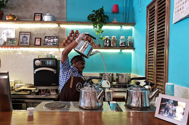 THREAD. 

In honour of #NationalTeaDay, I'm going to post a list of my favourite chai spots in the U...