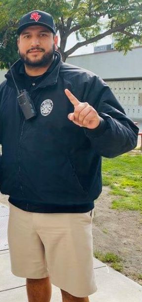 tspeterson40's tweet photo. Get to Know Sierra Vista Coach Matt Villasenor #MidValleySports #SierraVistaFootball @RealBigGeorge_5 @TheMatt_V @CoachAWhite @JimSingiser @EMHSFootball @SVdonsfootball https://t.co/jR9vBC5uPA