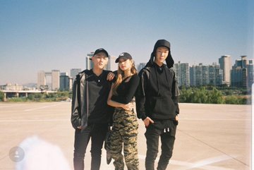 ikon donghyuk x lisa x winner seunghoon