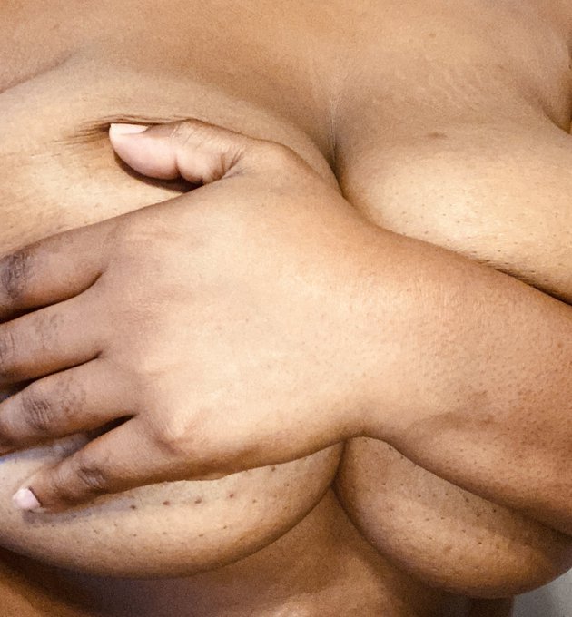 Titty Tuesday right? RT follow and subscribe to my onlyfans to see more 😏 https://t.co/xSXP1VZ7V9