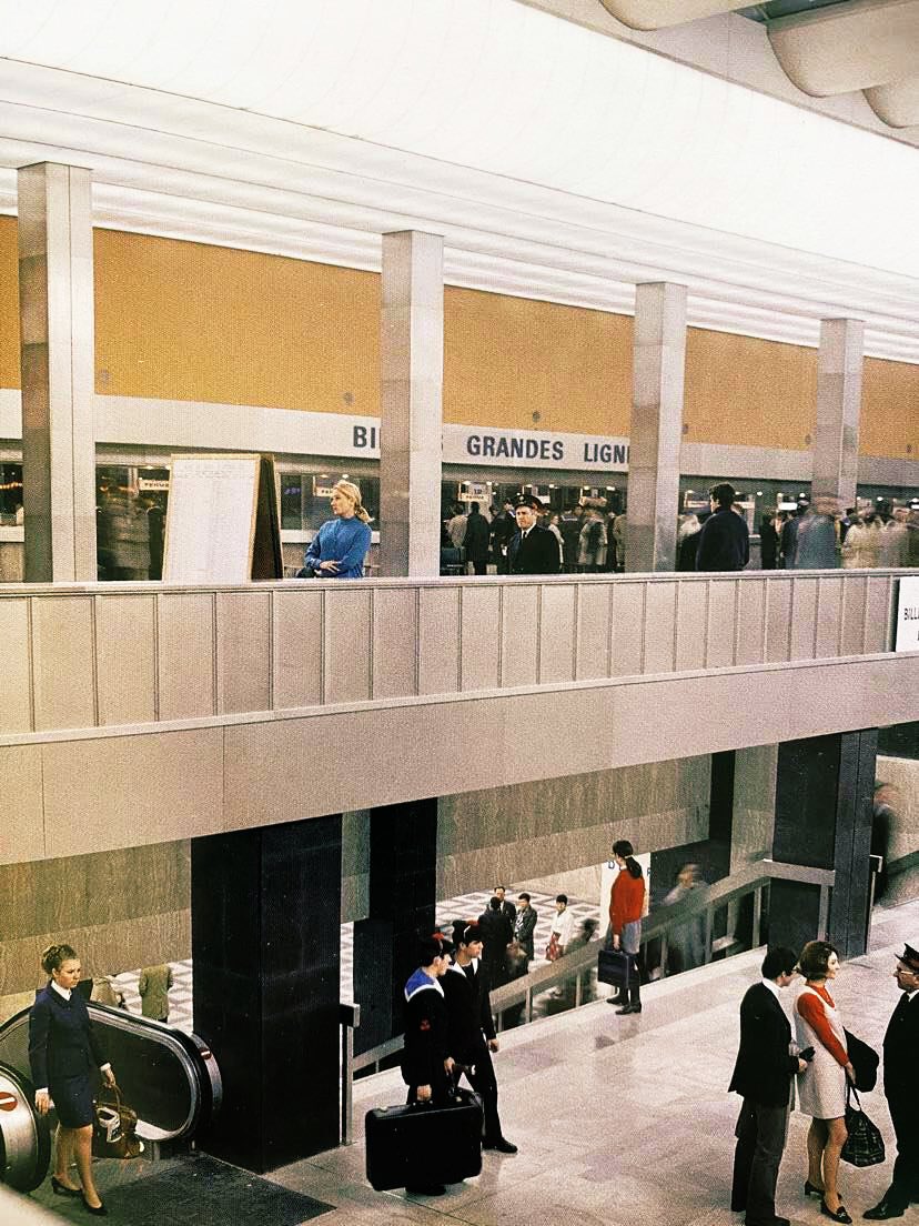 L’inauguration de la nouvelle Gare Montparnasse eut lieue en 1969, en même temps que la démolition de l’ancienne . Les journalistes la qualifièrent alors de « Gare Aéroport à la pointe du progrès » tandis que le matériel roulant n’avait pas vraiment évolué...