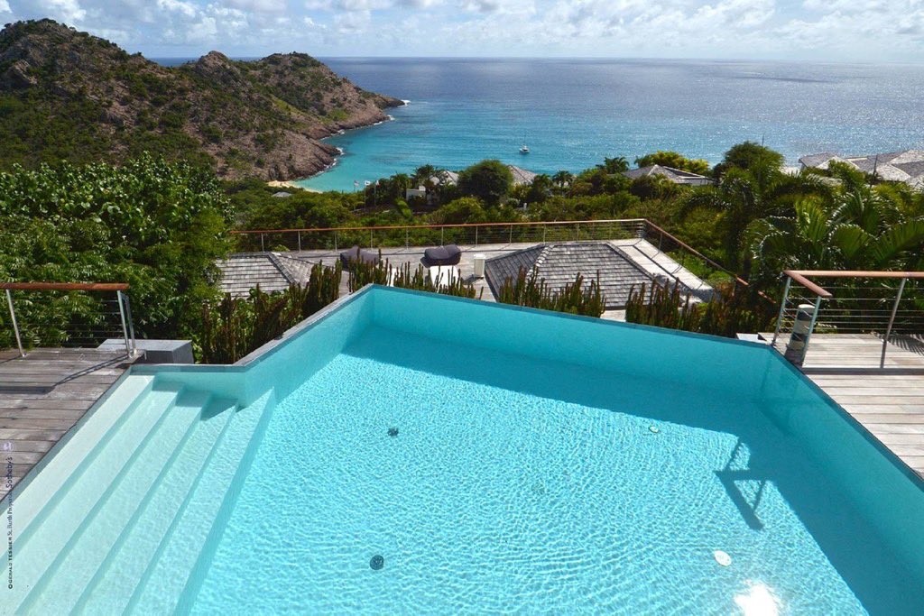TreyGroup's tweet photo. 🤞🏼🤞🏼Here’s to hoping Travel Tuesday will be upon us soon!Today we are taking you to St. Barths, to this gorgeous waterfront property😍
.
.
 Listed by: St. Barth Properties Sotheby’s International Realty https://t.co/1yLrHvwYIK