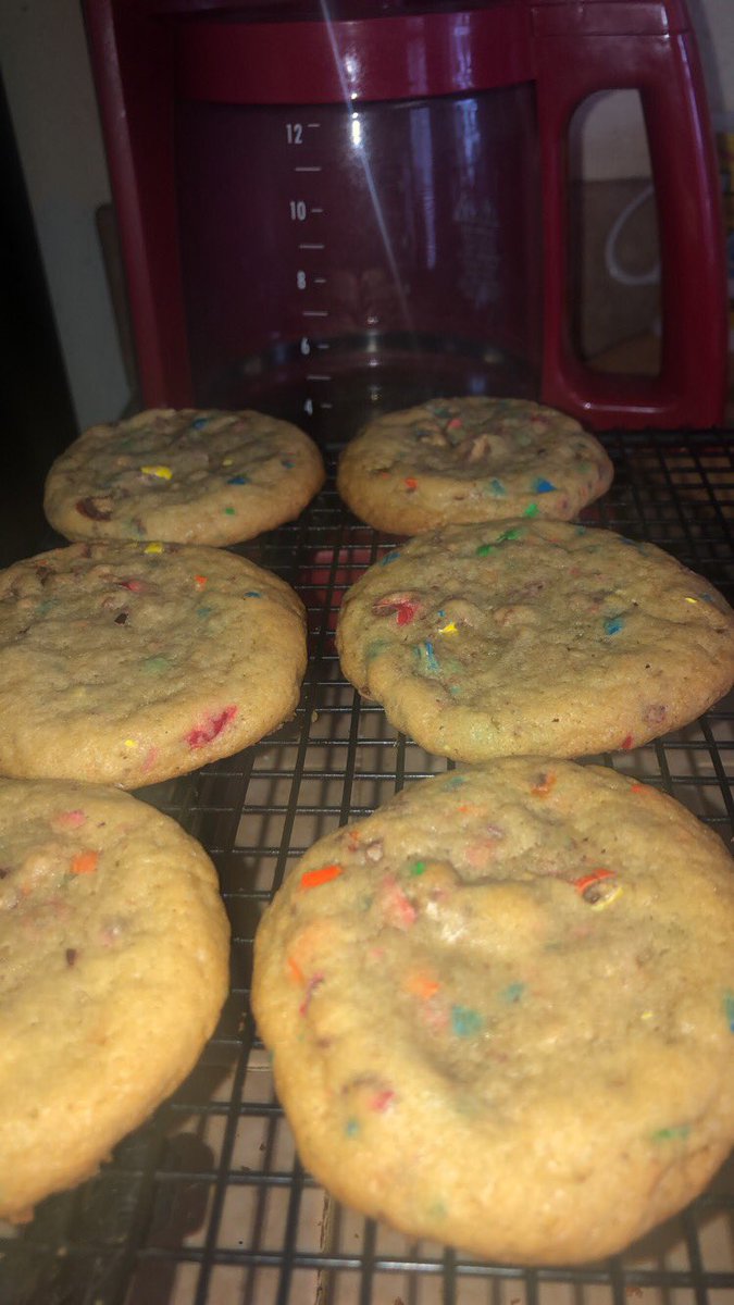 JewGotThemCakes's tweet photo. Baking to pass the time this quarantine https://t.co/qcnfhO3Oki