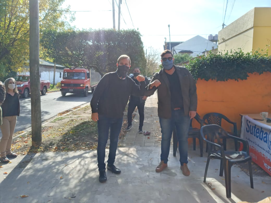 DanteBoeri's tweet image. Hoy realizamos la vacunacion antigripal en #Ezeiza. Gracias compañerxs por siempre confiar en el @SUTEBAProvincia
Contamos con la visita del compañero Intendente Gastón Granados, a quien le agradecimos en nombre de todxs nuestrxs afiliadxs por las vacunas!!!
@PDSurradio