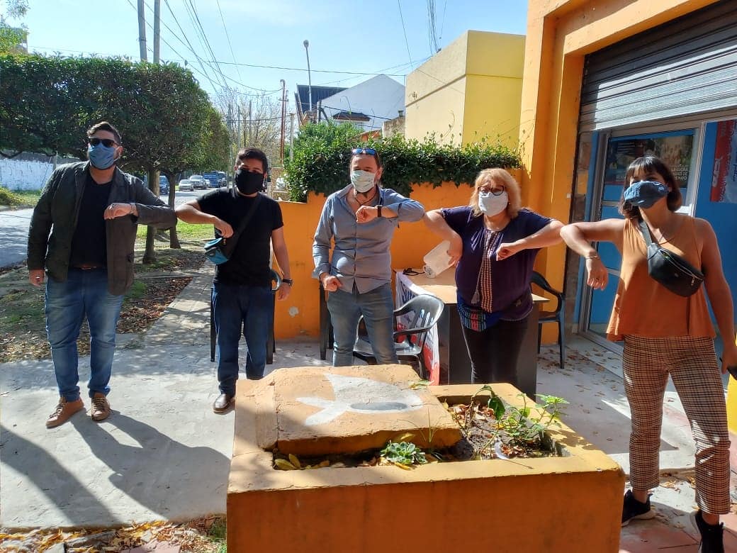 DanteBoeri's tweet image. Hoy realizamos la vacunacion antigripal en #Ezeiza. Gracias compañerxs por siempre confiar en el @SUTEBAProvincia
Contamos con la visita del compañero Intendente Gastón Granados, a quien le agradecimos en nombre de todxs nuestrxs afiliadxs por las vacunas!!!
@PDSurradio